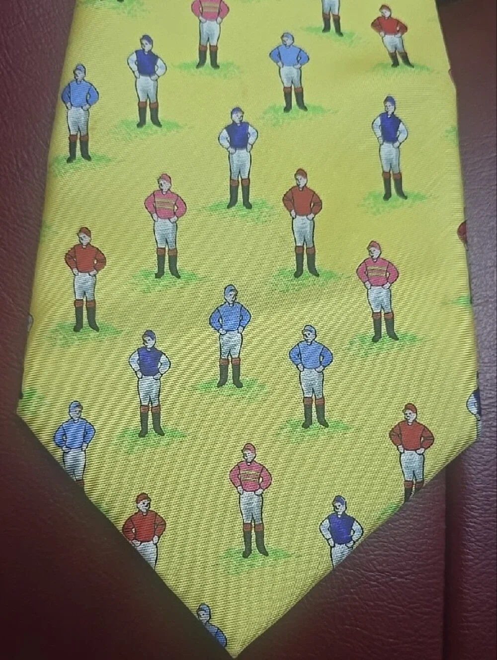 Vintage  Patterned Necktie - Classic Fashion Accessory